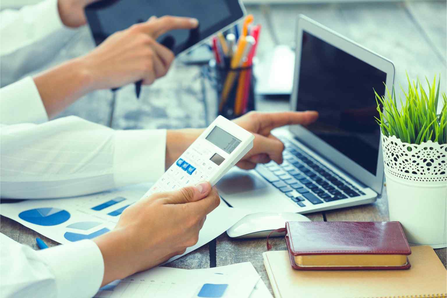 Buyer and supplier aligning order quantity, materials and product range